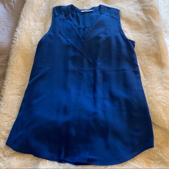 5/$25 Sleeveless V neck blouse - Picture 2 of 6